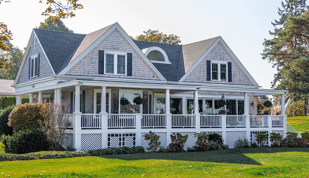 Professional Real Estate Agent in GTA Ontario helping clients sell homes